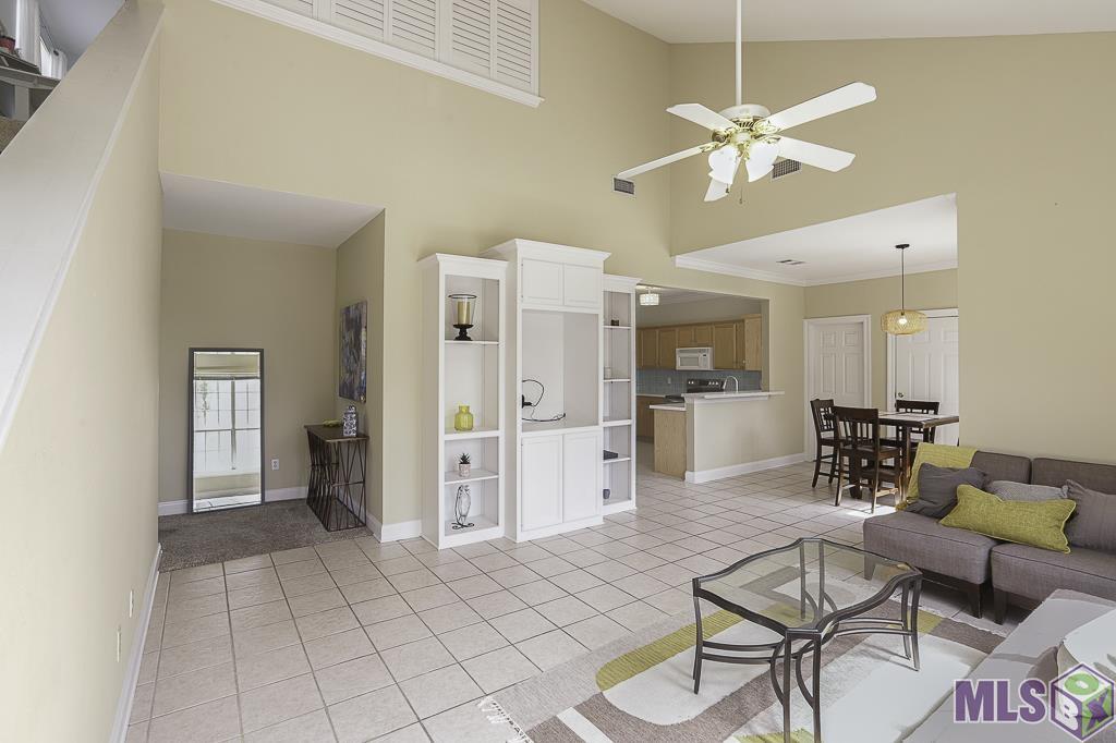 710 East Boyd Drive, Unit 901 Baton Rouge, LA 70808 - Photo 5 of 26 Living room