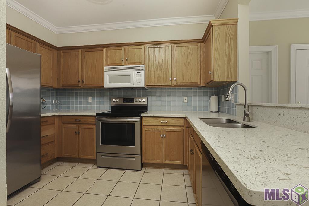 710 East Boyd Drive, Unit 901 Baton Rouge, LA 70808 - Photo 6 of 26 Kitchen