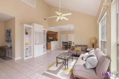 $229,000 | 710 East Boyd Drive, Unit 901, Baton Rouge, LA 70808