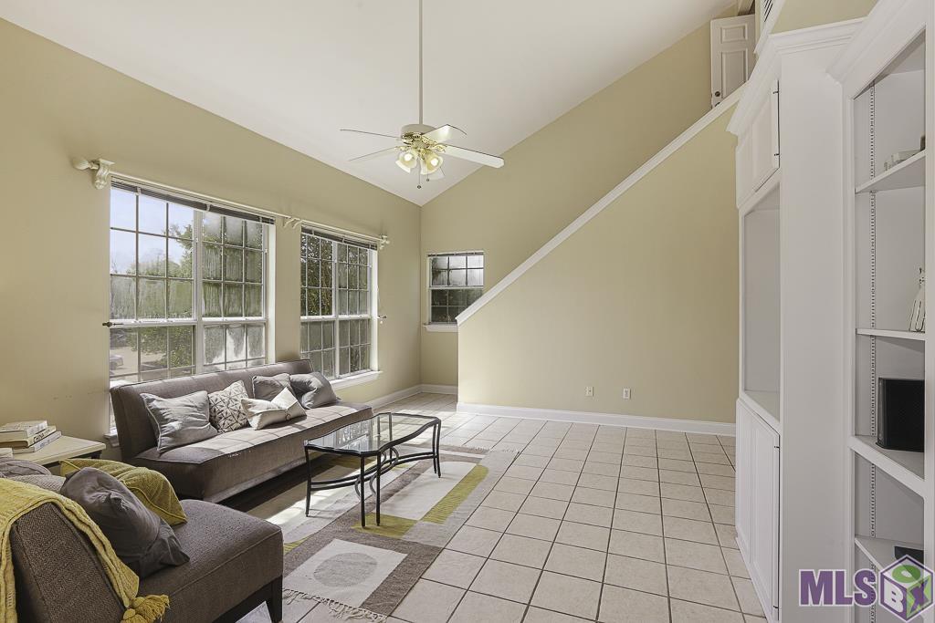 710 East Boyd Drive, Unit 901 Baton Rouge, LA 70808 - Photo 8 of 26 Living room