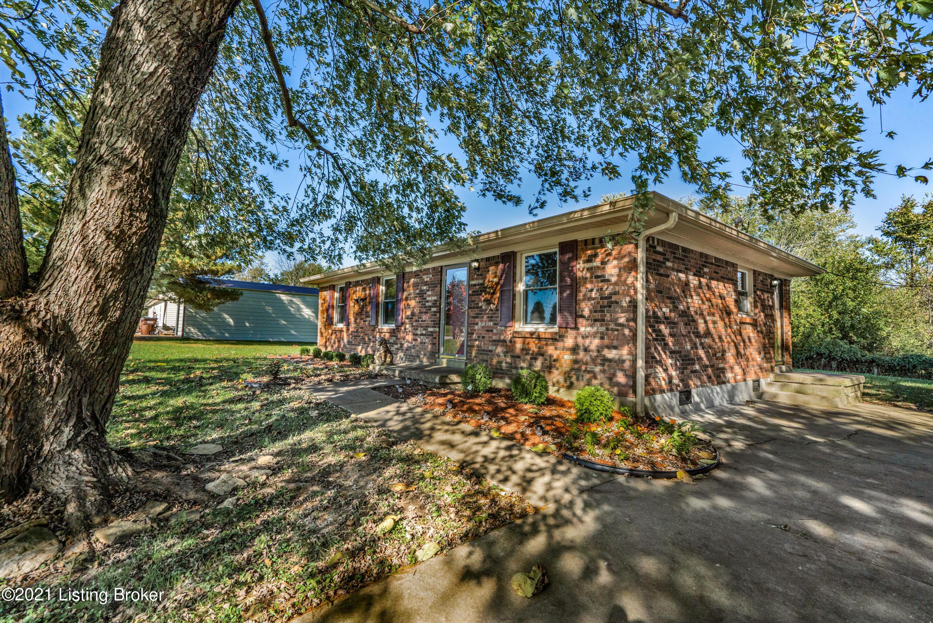 704 McCoun Road Smithfield, KY 40068 - Photo 2 of 49 704 McCoun Rd Front 2