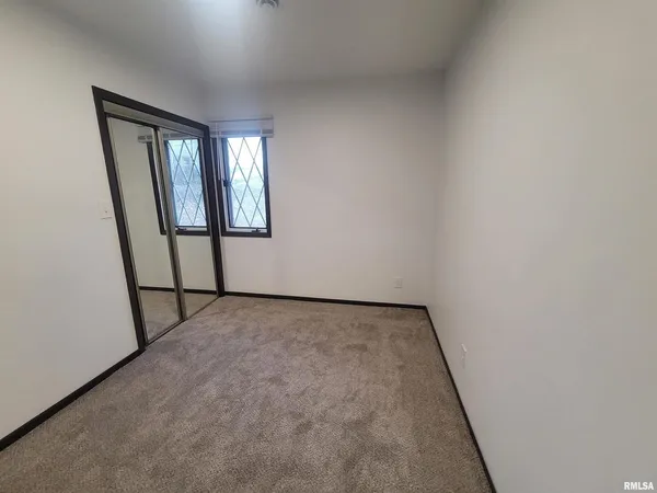 a view of empty room with window