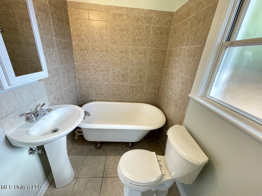 419 East 2nd Street Long Beach, MS 39560 - Photo 16 of 28 Primary Bath