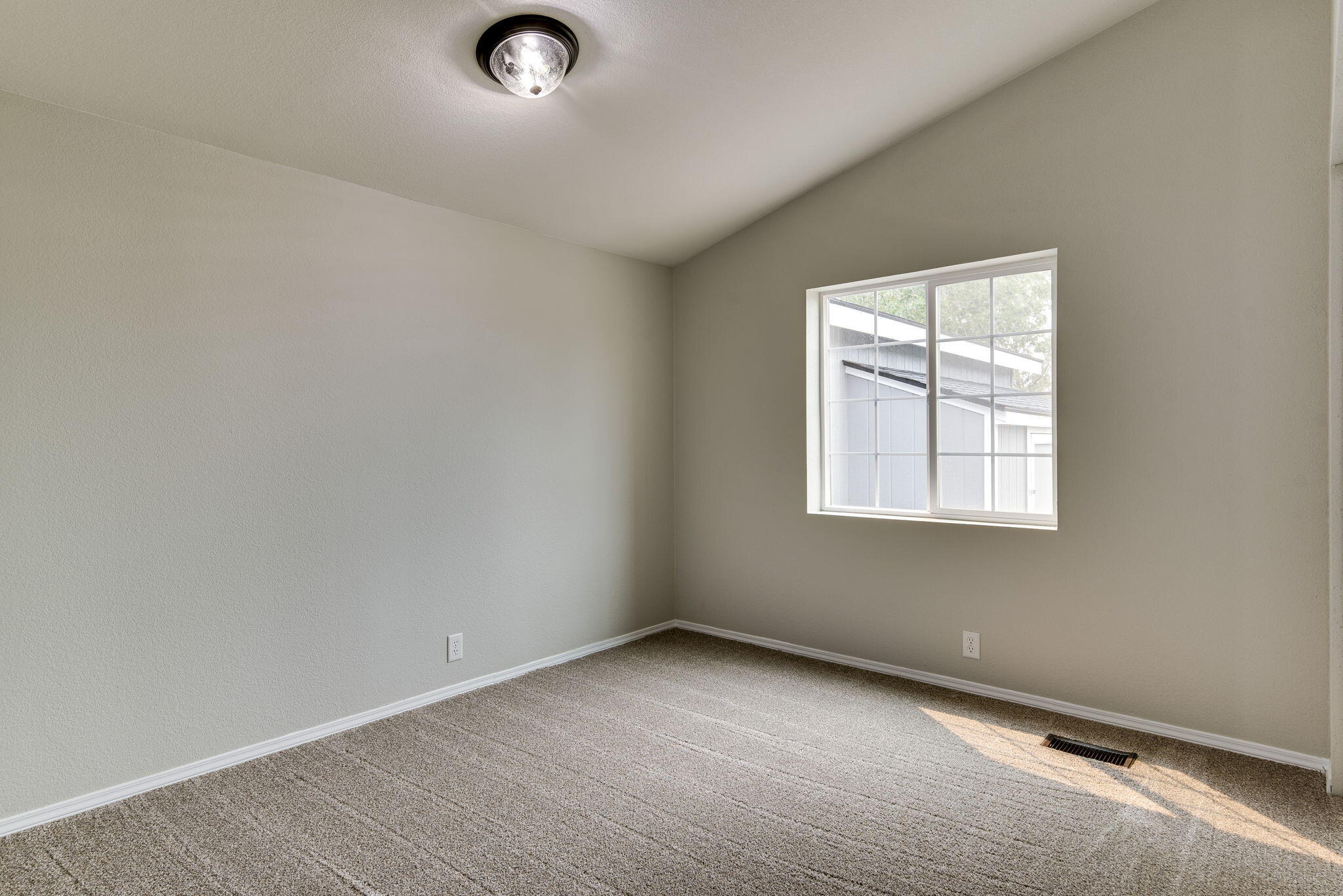 62362 Powell Butte Road Bend, OR 97701 - Photo 31 of 45 Bedroom #2