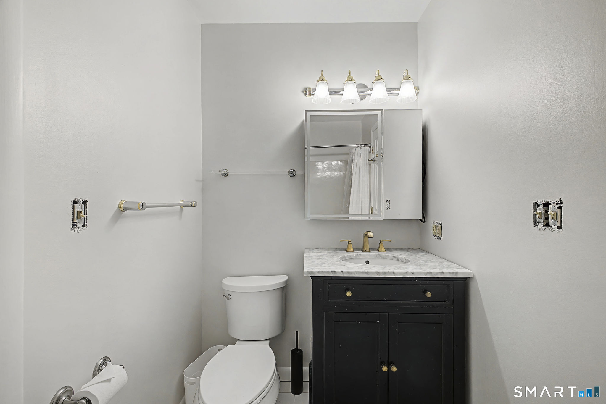 123 Old Belden Hill Road, Unit 19 Norwalk, CT 06850 - Photo 21 of 31 a bathroom with a toilet sink and mirror