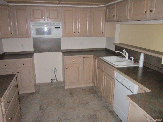 103 Milton Road Algonac, MI 48001 - Photo 9 of 22 IMG_0272 (Small).JPG