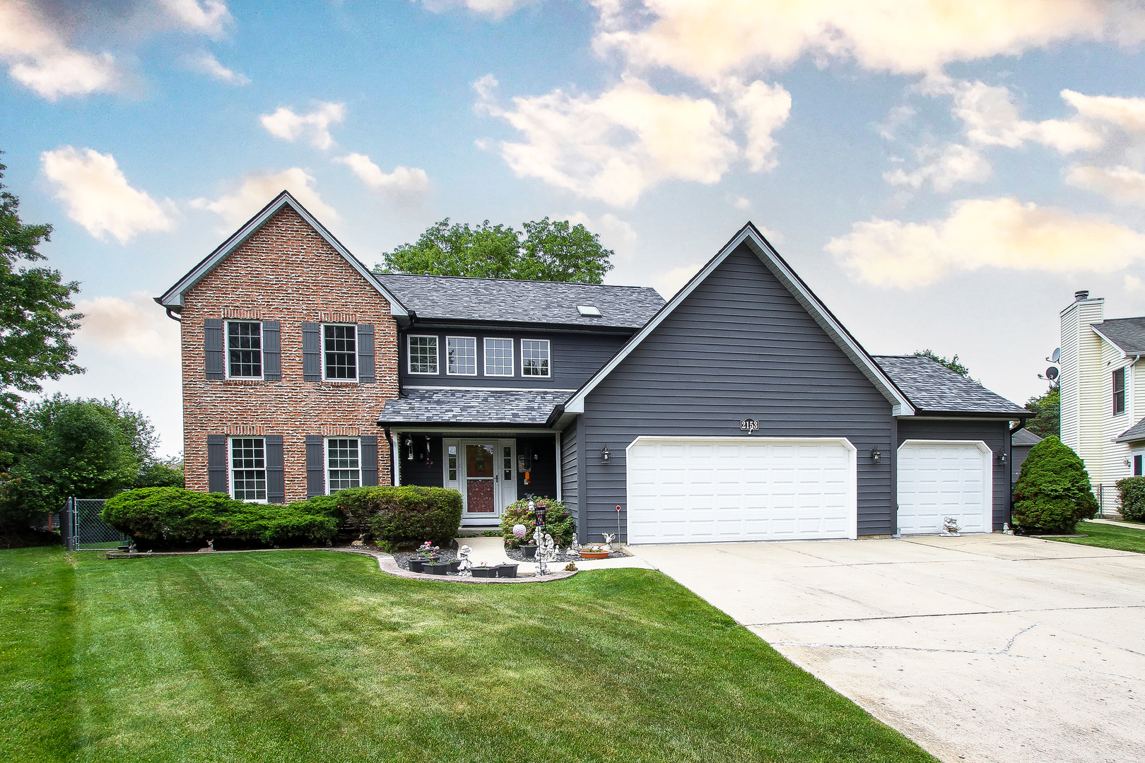 2153 Jordan Circle Elgin, IL 60123 - Photo 1 of 41