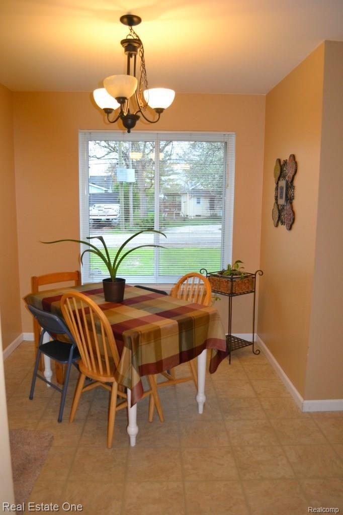 6833 Hatchery Road Waterford, MI 48327 - Photo 6 of 21 DSC_2744.jpg