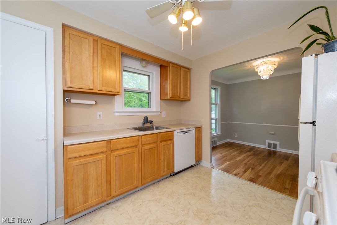 4868 Ridgebury Boulevard Cleveland, OH 44124 - Photo 7 of 22 Gallery Image 7