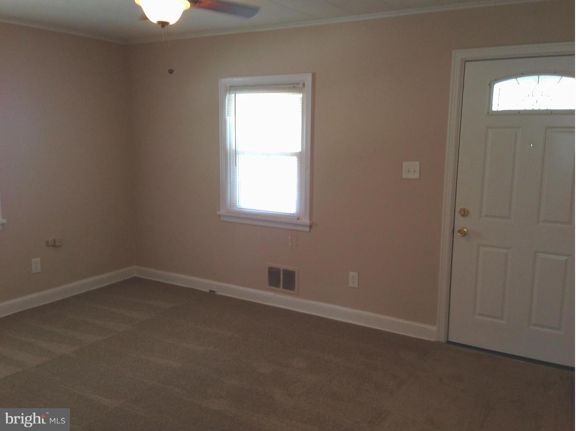 5901 Ravenswood Road Riverdale, MD 20737 - Photo 2 of 29 LR w/ new mini-blinds