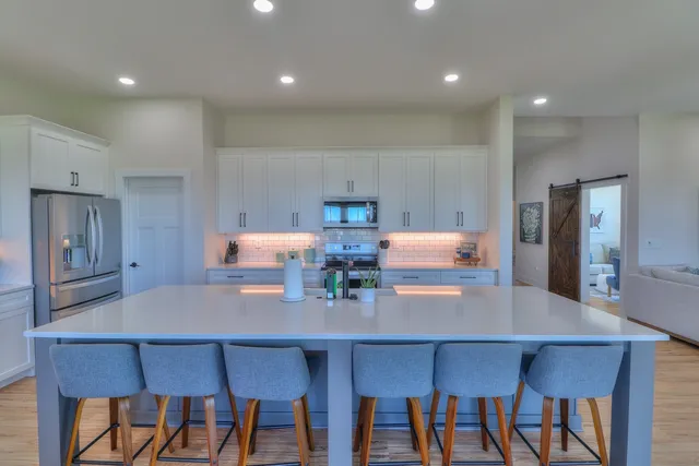 $699,900 | 13 Lake Life Court, Winchester, TN 37398