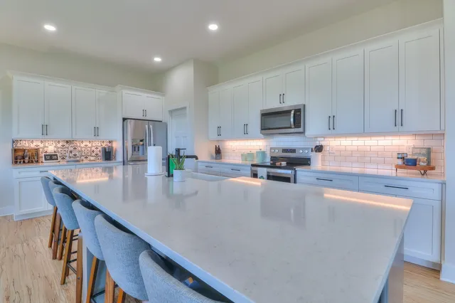 $699,900 | 13 Lake Life Court, Winchester, TN 37398