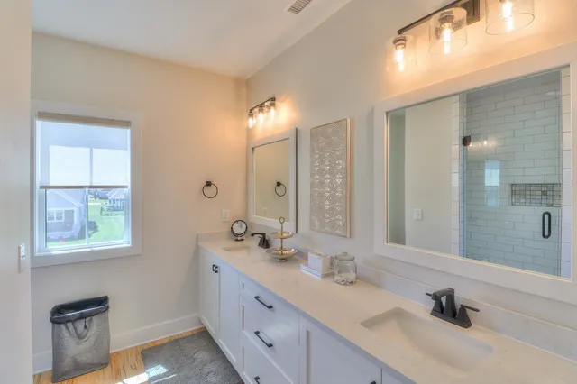 $699,900 | 13 Lake Life Court, Winchester, TN 37398