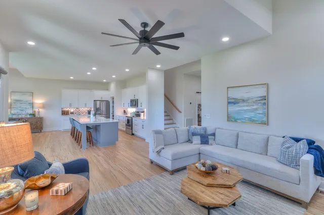 $699,900 | 13 Lake Life Court, Winchester, TN 37398