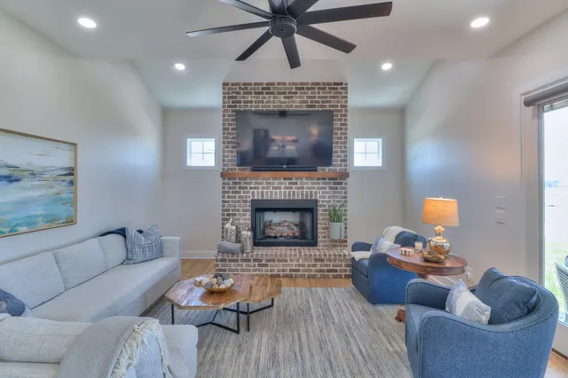 $699,900 | 13 Lake Life Court, Winchester, TN 37398