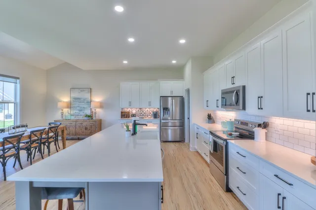 $699,900 | 13 Lake Life Court, Winchester, TN 37398