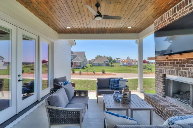 $699,900 | 13 Lake Life Court, Winchester, TN 37398