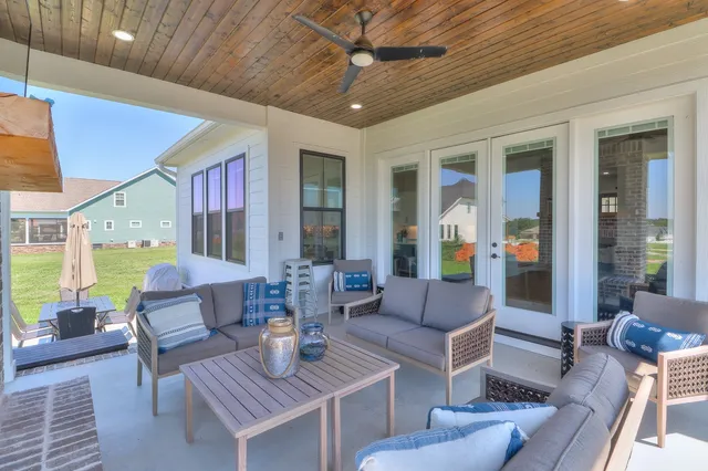 $699,900 | 13 Lake Life Court, Winchester, TN 37398