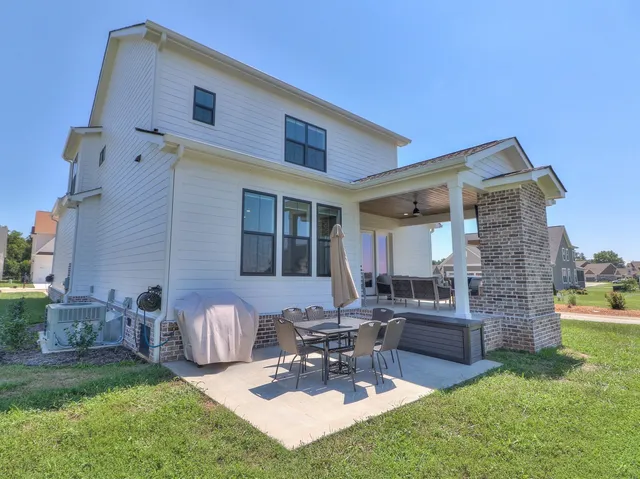 $699,900 | 13 Lake Life Court, Winchester, TN 37398