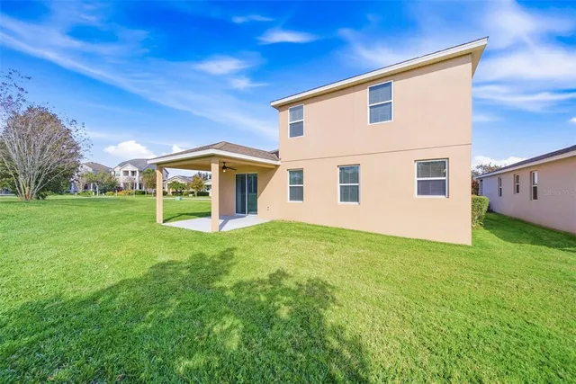 a view of a house with backyard