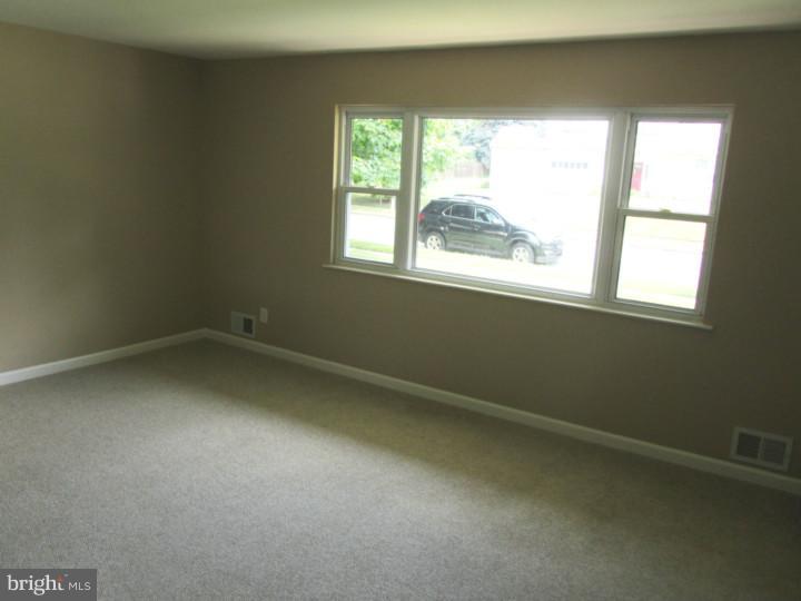 6 Graham Road Allentown, NJ 08501 - Photo 12 of 22 Living Room