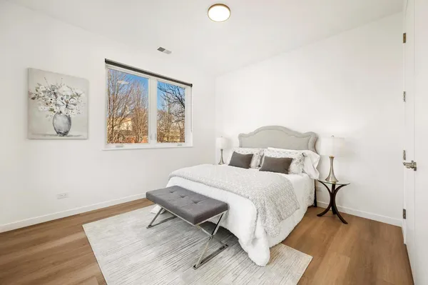 $3,050 | 204 South Leavitt Street, Unit 204, Chicago, IL 60612
