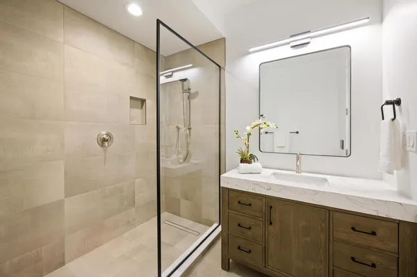 $3,050 | 204 South Leavitt Street, Unit 204, Chicago, IL 60612