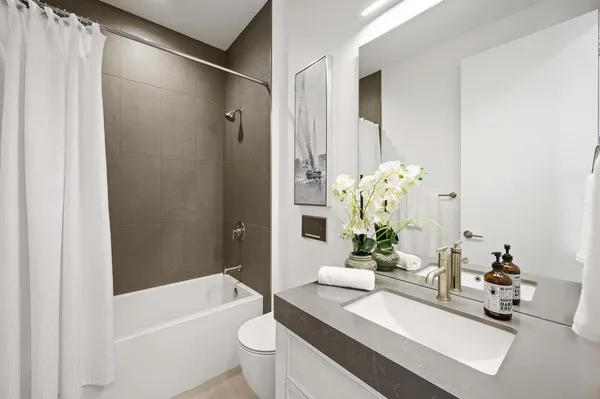 $3,050 | 204 South Leavitt Street, Unit 204, Chicago, IL 60612