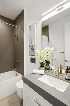 $3,050 | 204 South Leavitt Street, Unit 204, Chicago, IL 60612