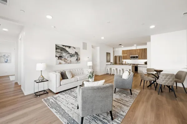 $3,050 | 204 South Leavitt Street, Unit 204, Chicago, IL 60612