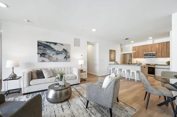 $3,050 | 204 South Leavitt Street, Unit 204, Chicago, IL 60612