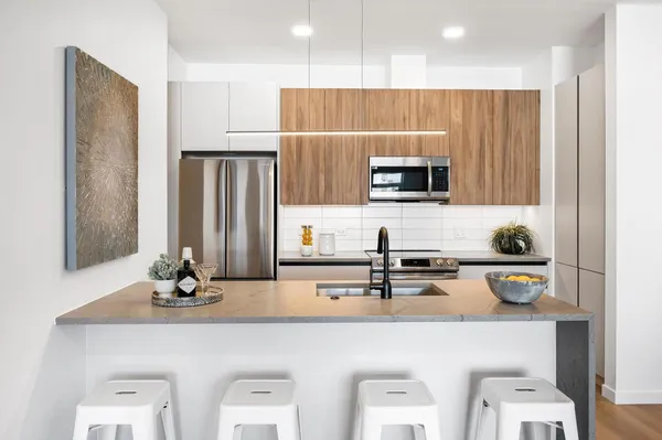 $3,050 | 204 South Leavitt Street, Unit 204, Chicago, IL 60612