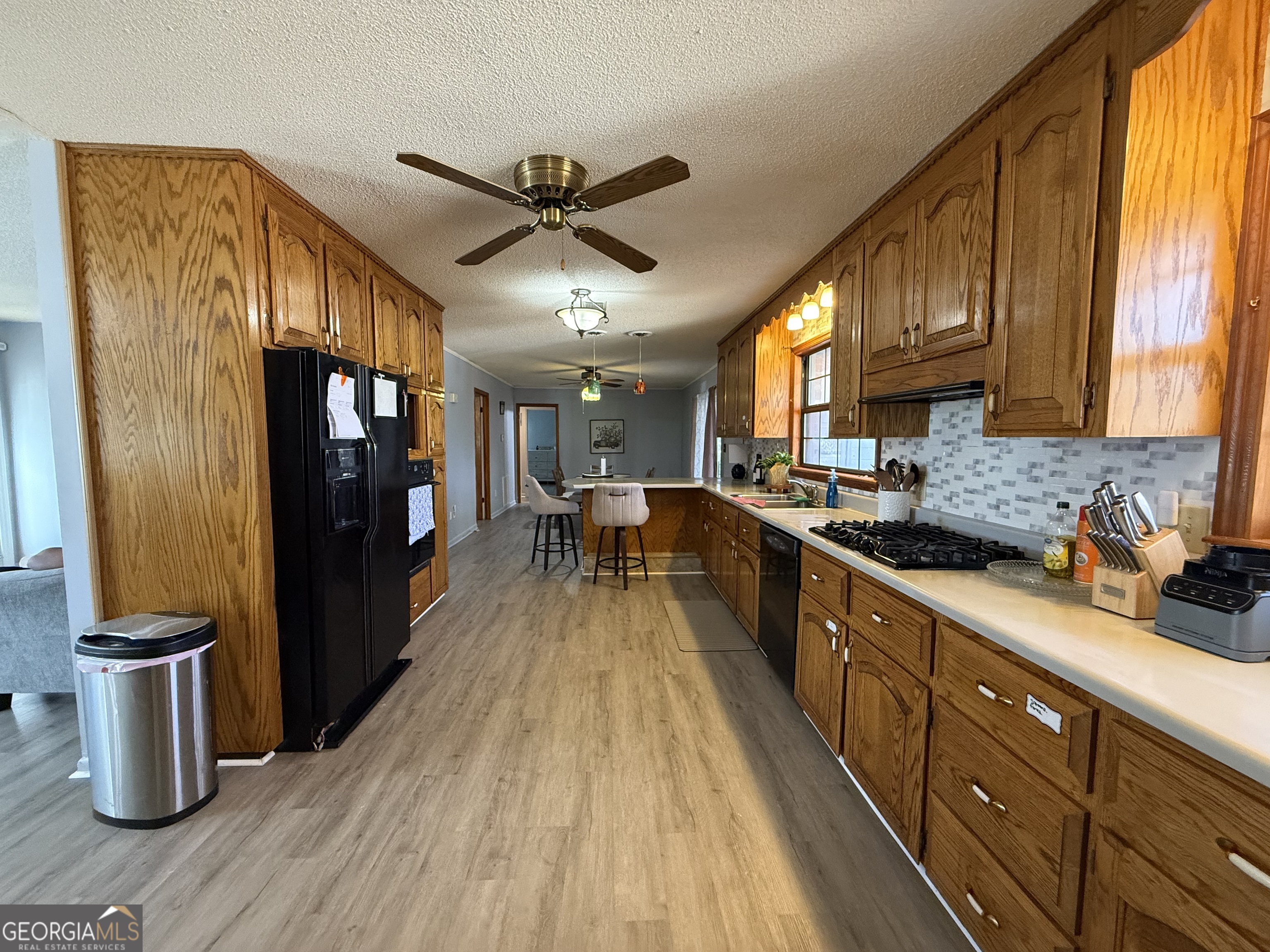 102 Hemlock Street Warner Robins, GA 31093 - Photo 27 of 32 a kitchen with lots of counter top space