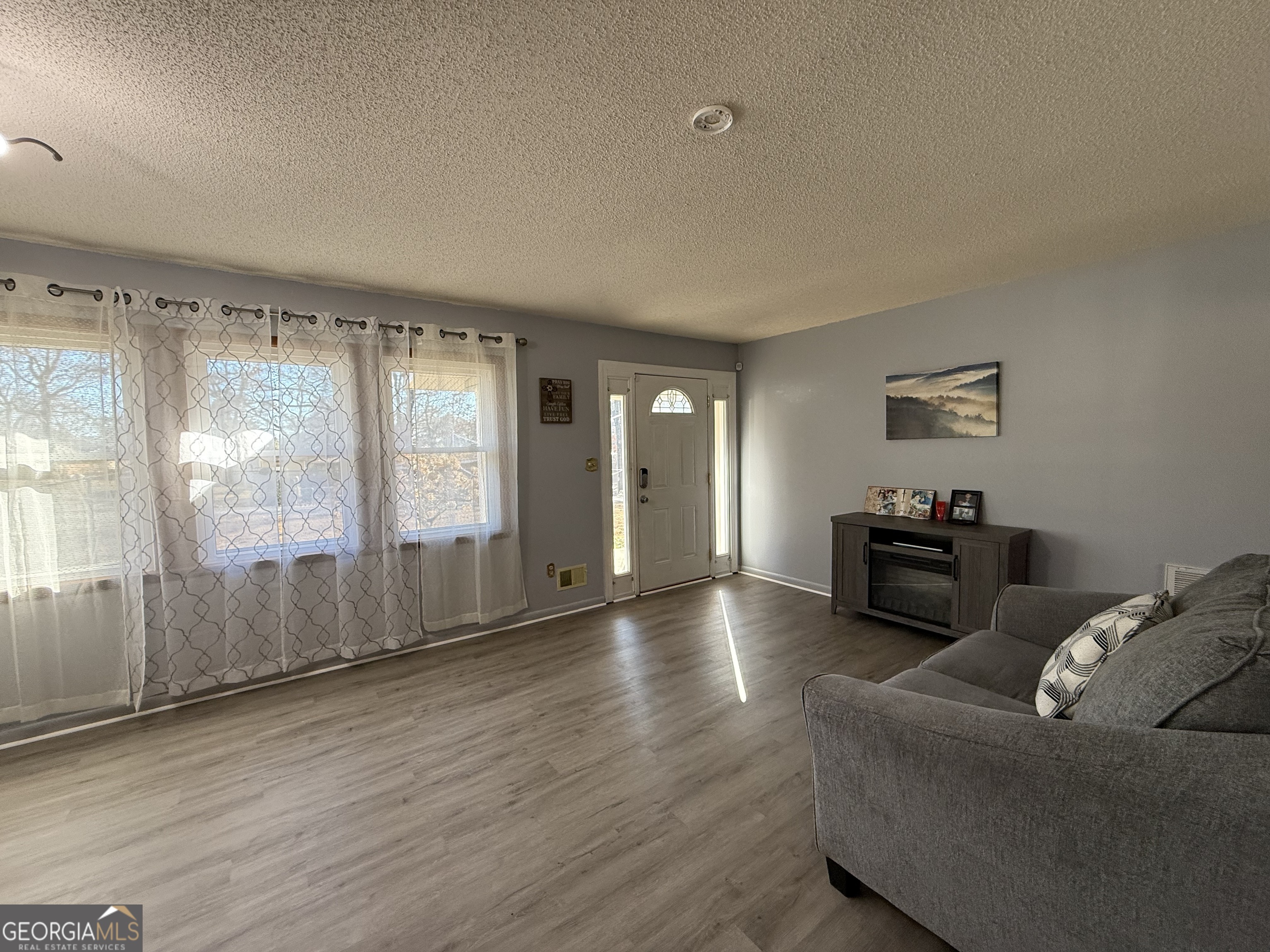 102 Hemlock Street Warner Robins, GA 31093 - Photo 5 of 32 a living room with furniture and a floor to ceiling window