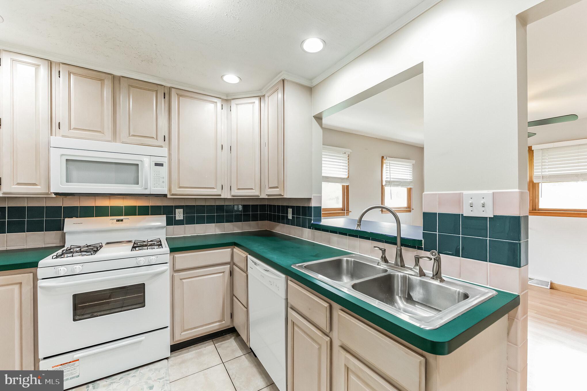 514 South Valley Forge Road Lansdale, PA 19446 - Photo 16 of 39 Kitchen