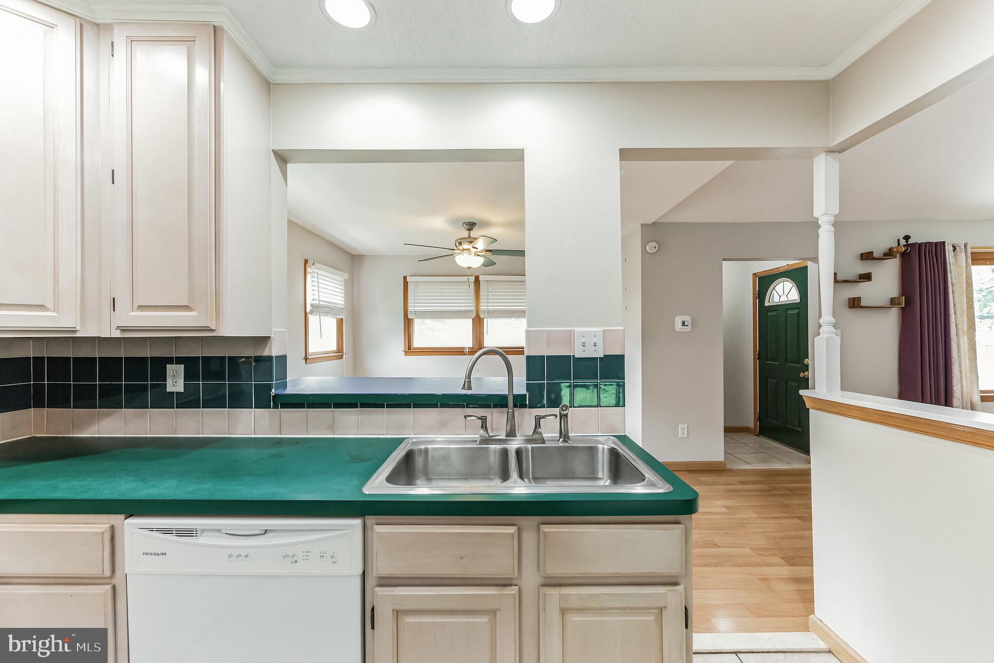 514 South Valley Forge Road Lansdale, PA 19446 - Photo 17 of 39 Kitchen