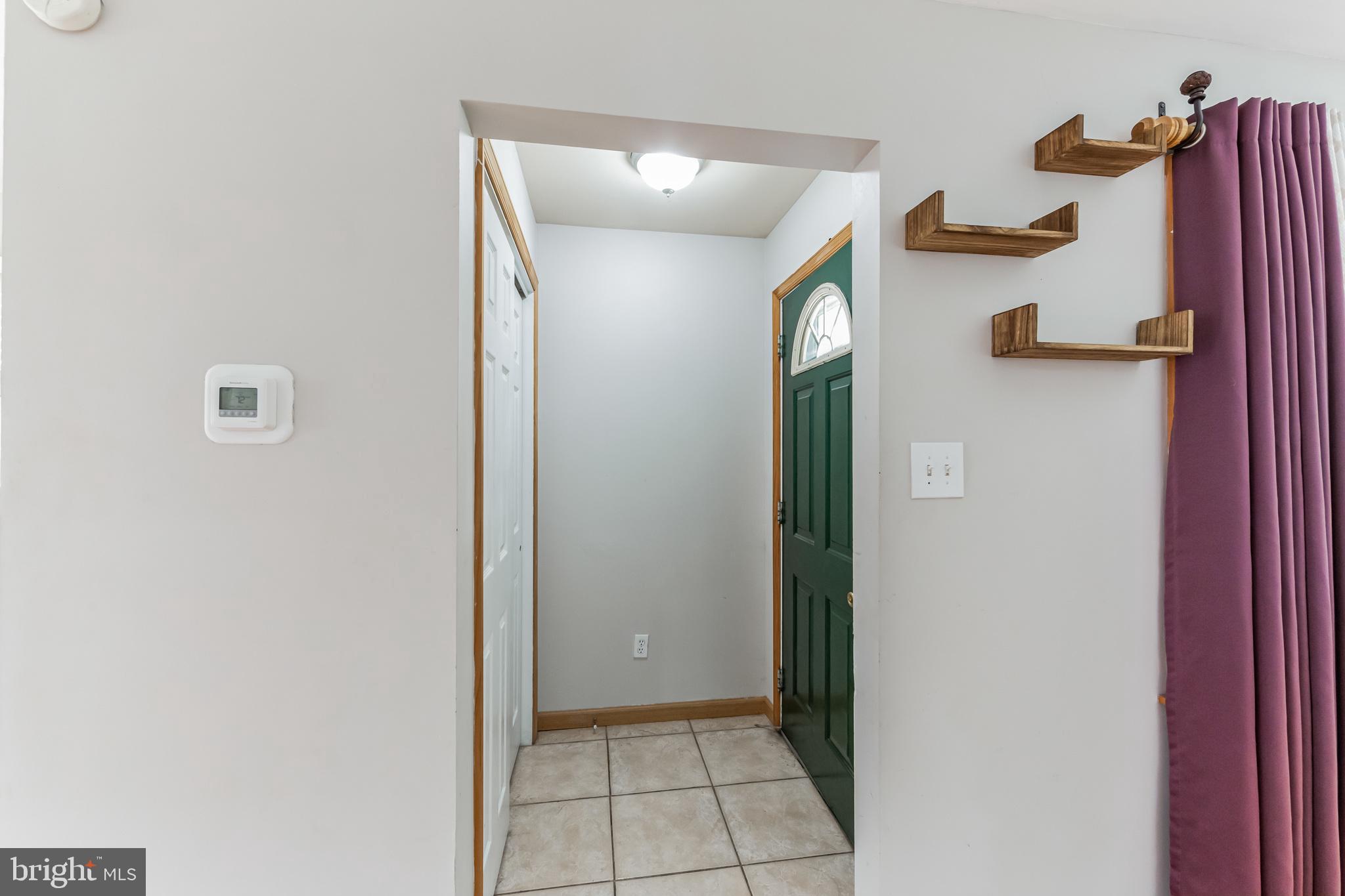 514 South Valley Forge Road Lansdale, PA 19446 - Photo 4 of 39 Foyer and Coat Closet