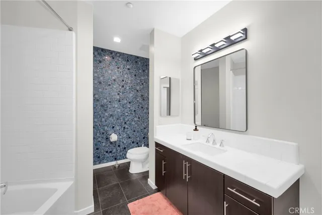 $1,330,000 | 21 Gramercy, Unit 220, Irvine, CA 92612