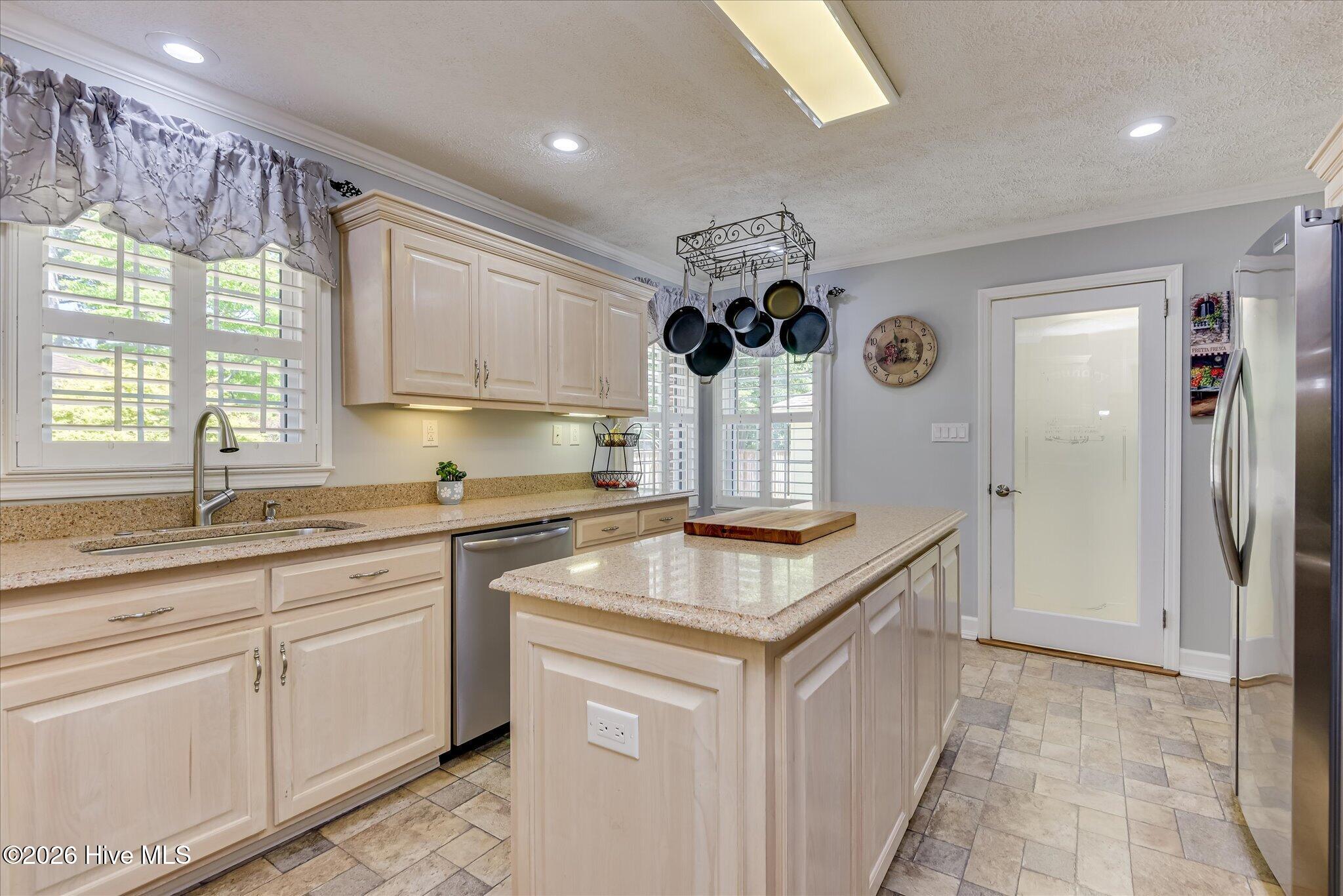 846 Boardman Road Aiken, SC 29803 - Photo 12 of 40 Custom Kitchen with under mount lighting