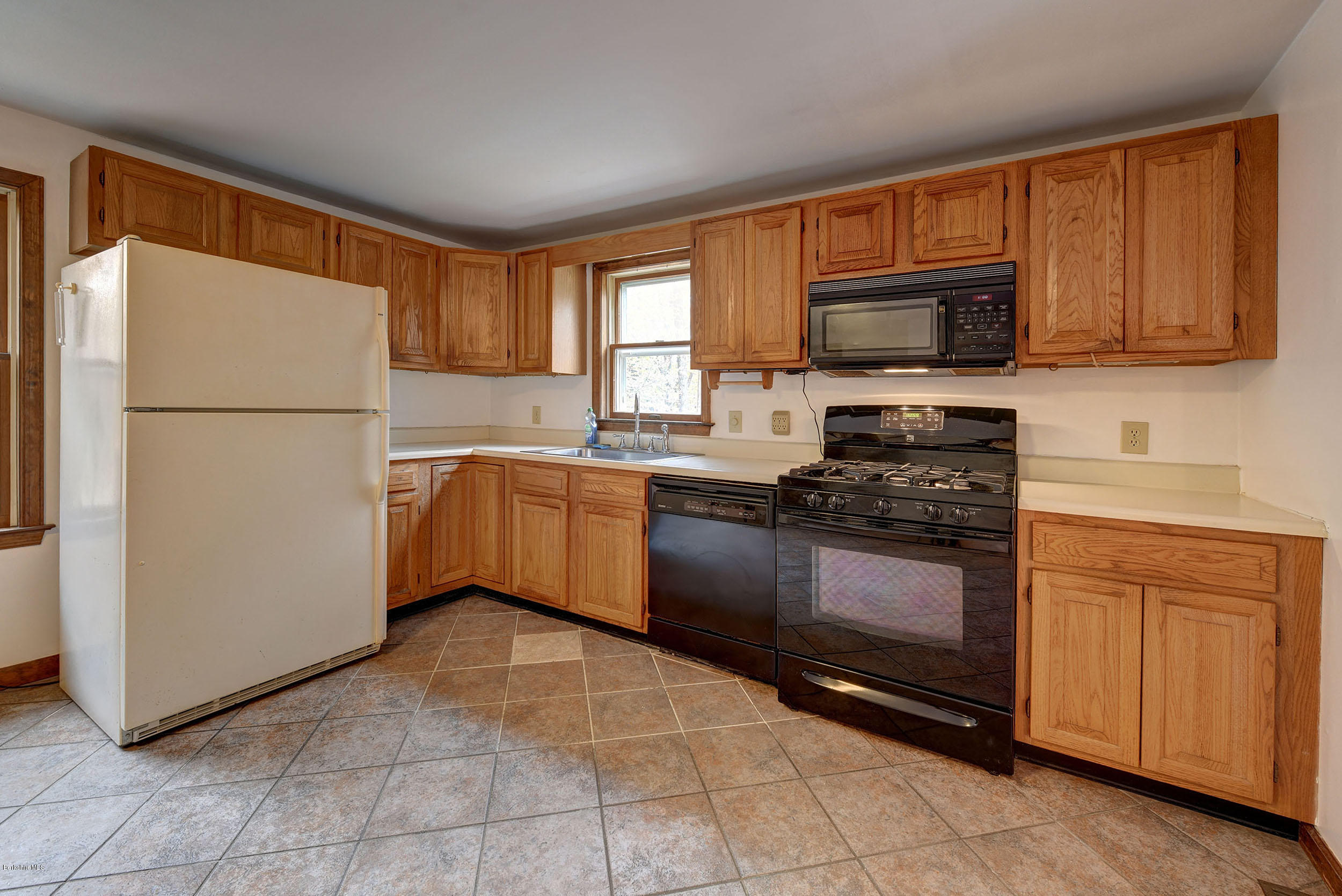 588 Leonhardt Road Becket, MA 01223 - Photo 11 of 32 588-11-Kitchen