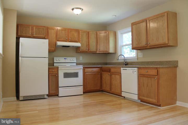 6806 Elbrook Road Hyattsville, MD 20784 - Photo 5 of 18 Kitchen