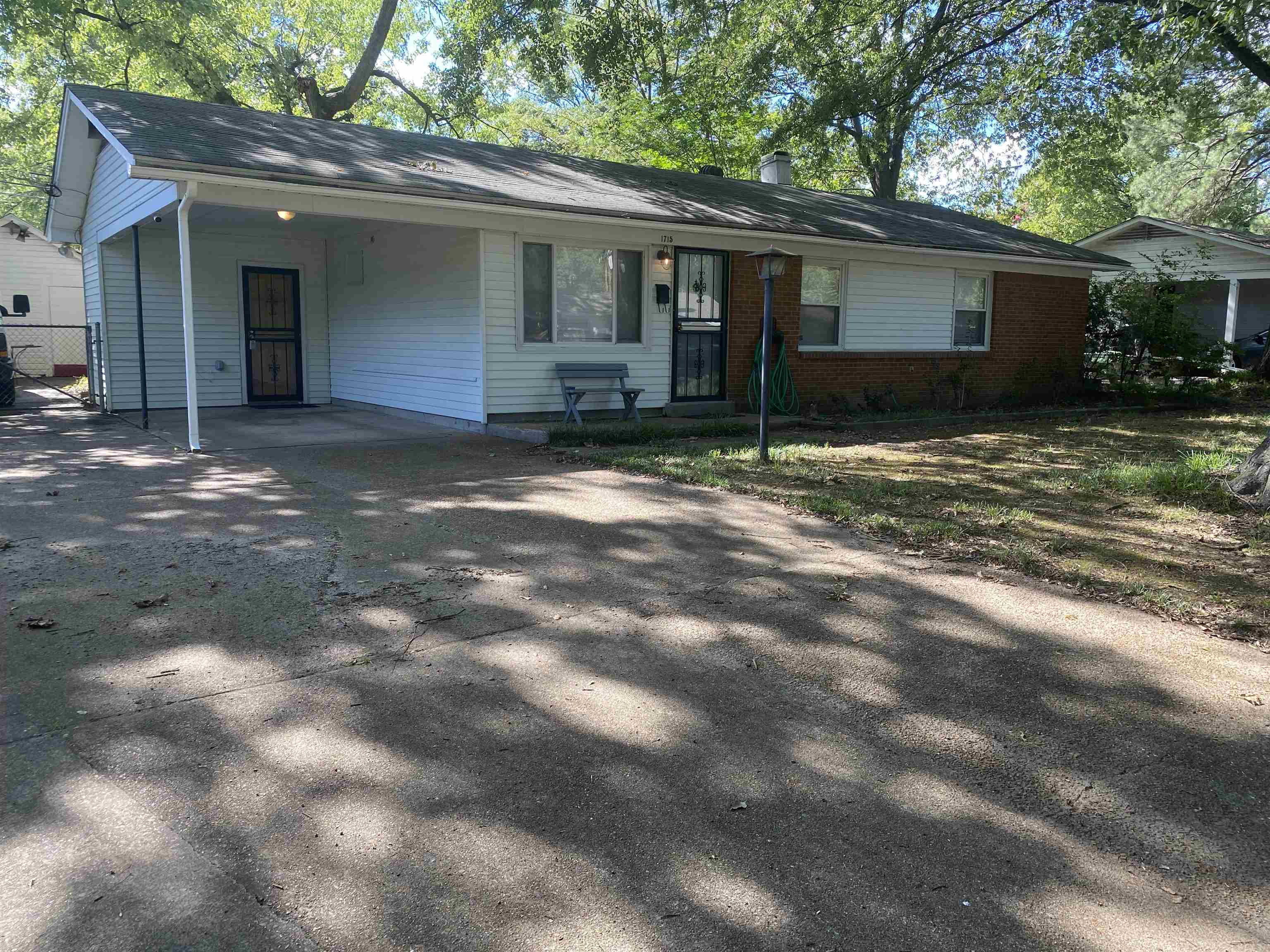 1715 Capri Road Memphis, TN 38117 - Photo 1 of 18