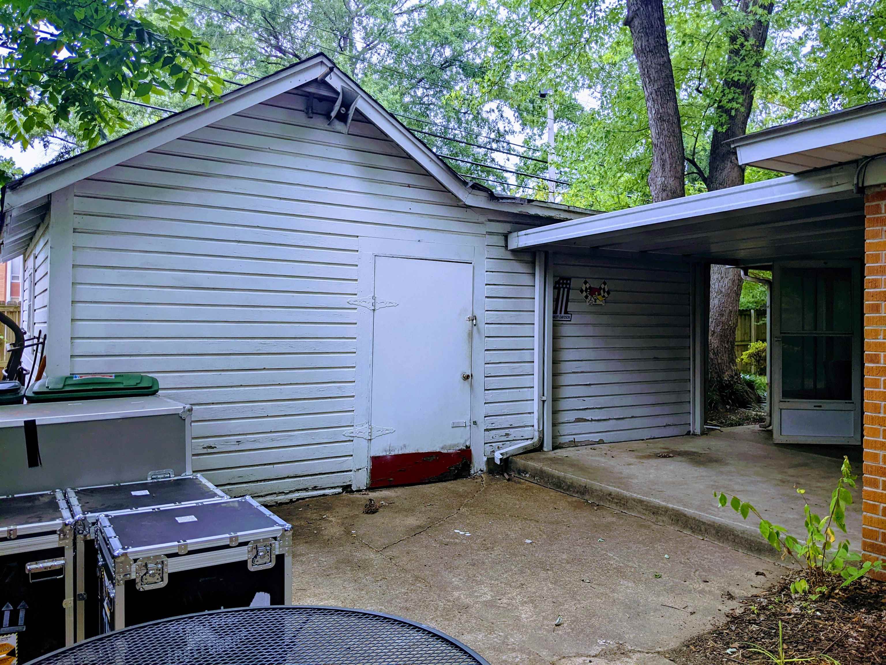 1715 Capri Road Memphis, TN 38117 - Photo 16 of 18 a backyard of a house with seating space