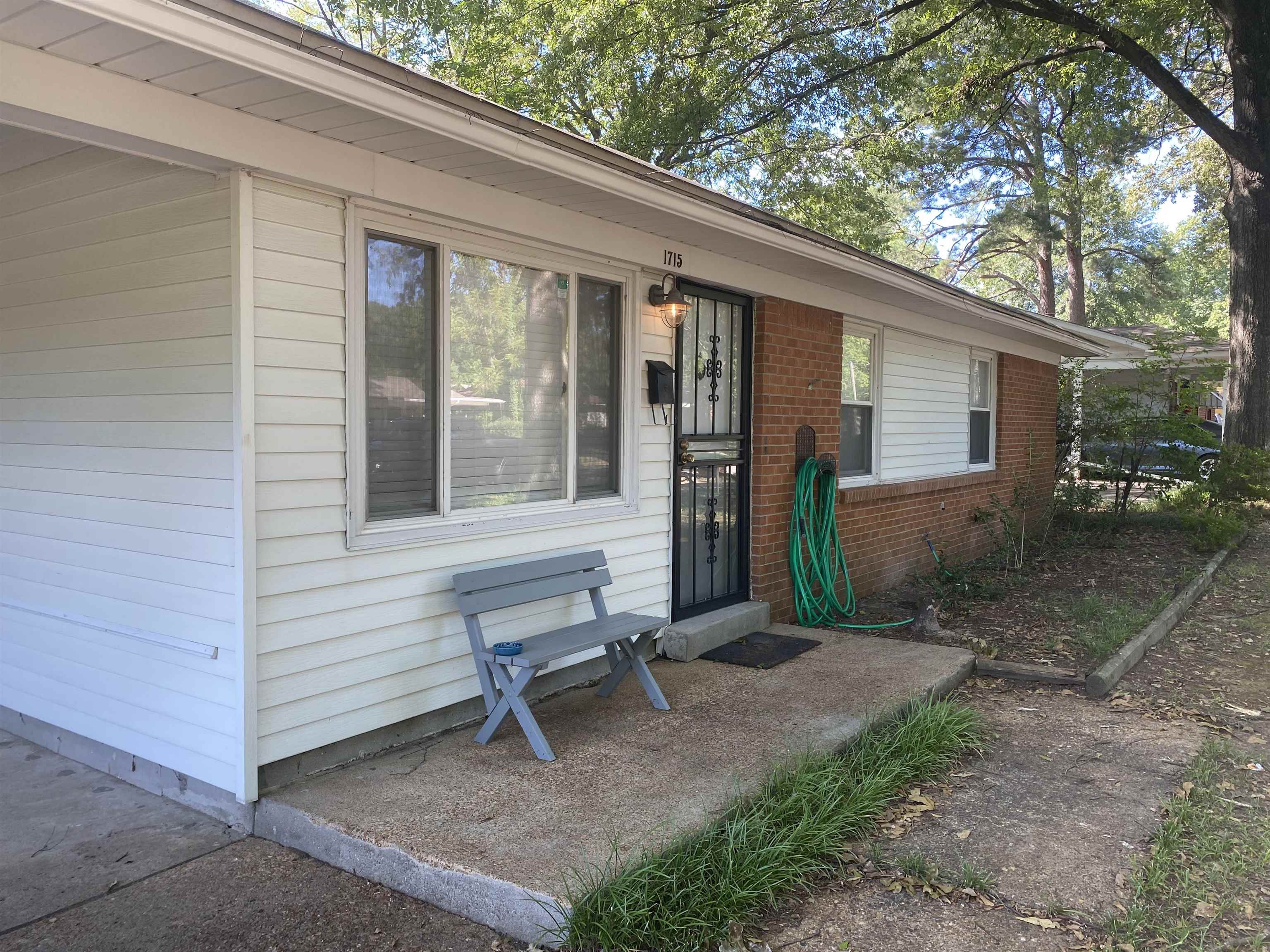 1715 Capri Road Memphis, TN 38117 - Photo 2 of 18