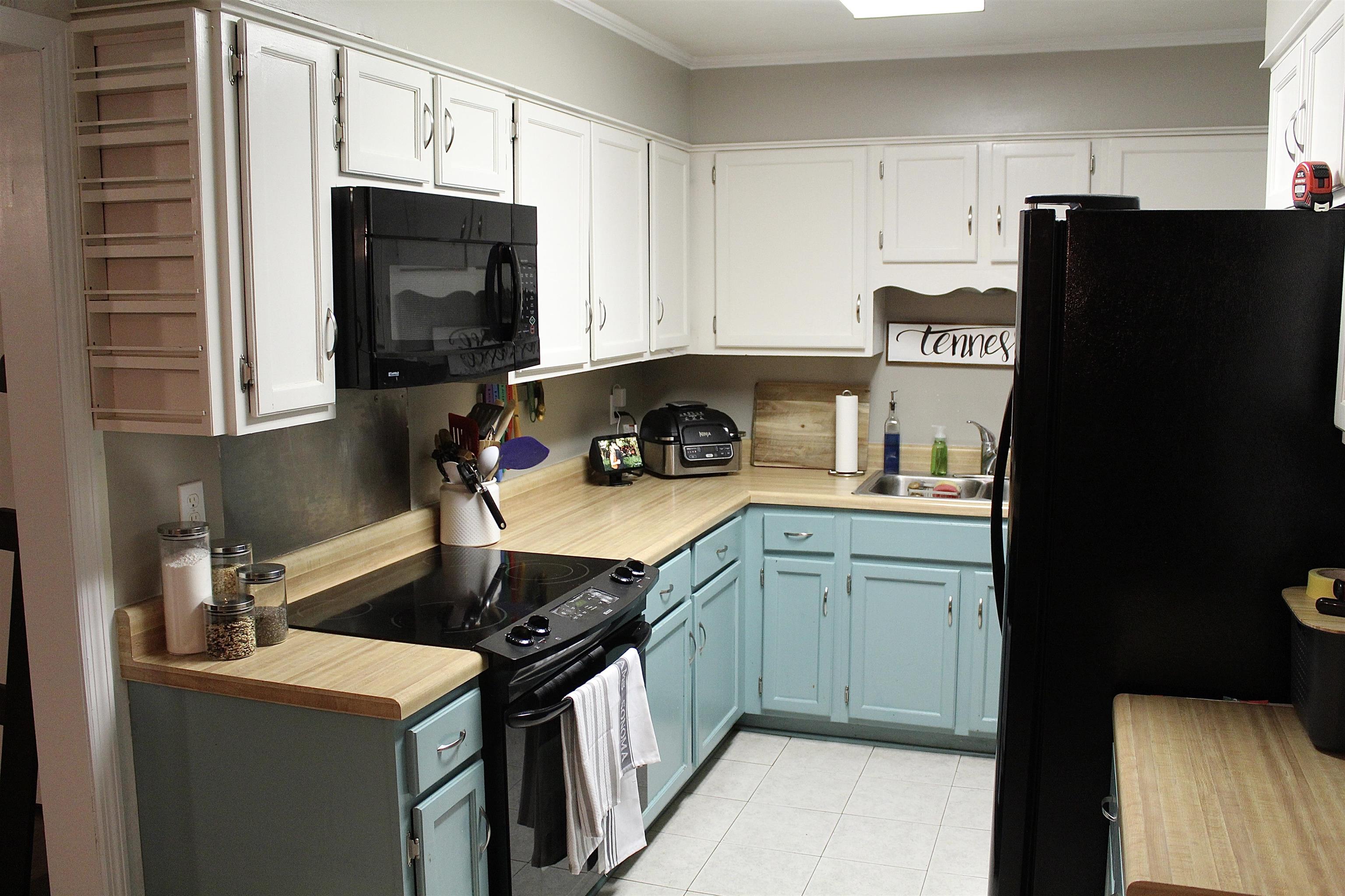 1715 Capri Road Memphis, TN 38117 - Photo 4 of 18 a kitchen with a sink stove and refrigerator