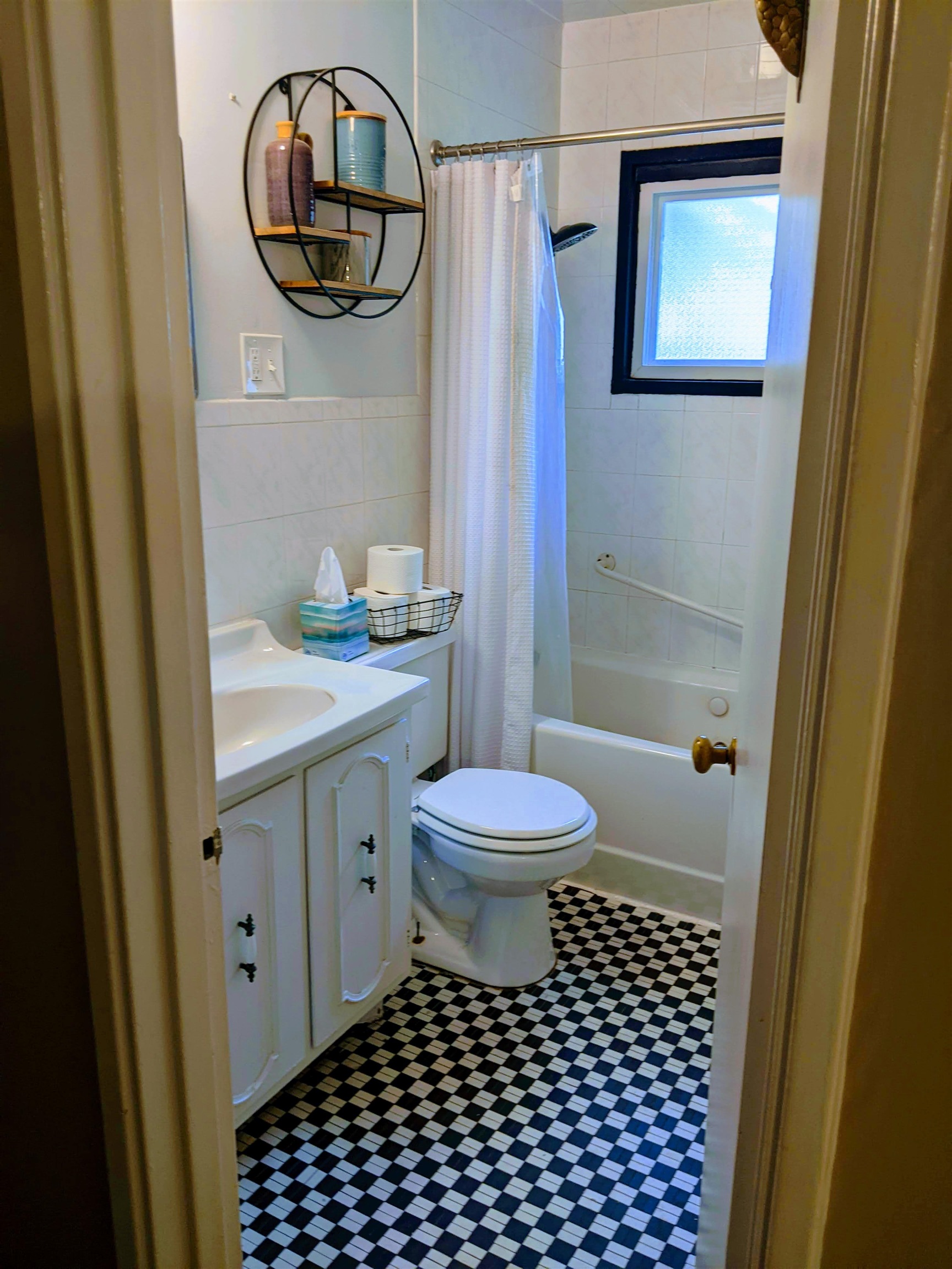 1715 Capri Road Memphis, TN 38117 - Photo 7 of 18 a bathroom with a toilet a sink and a mirror