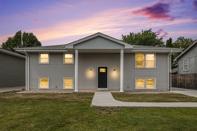 a view of a house with a yard