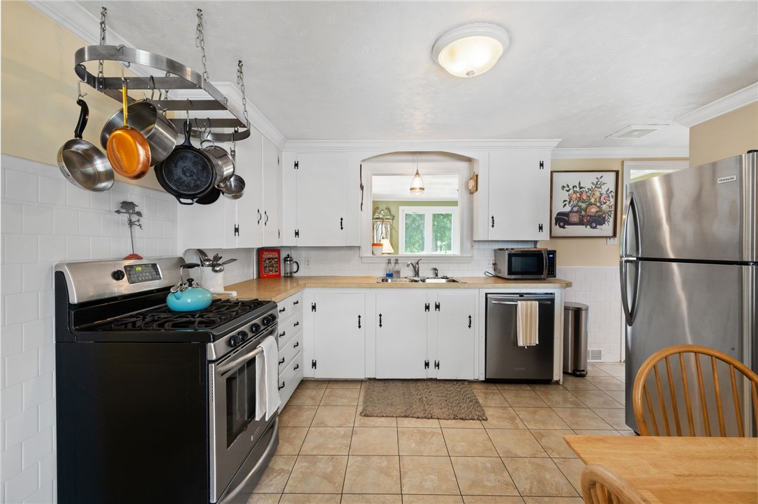 8 Keane Street Lincoln, RI 02865 - Photo 10 of 31