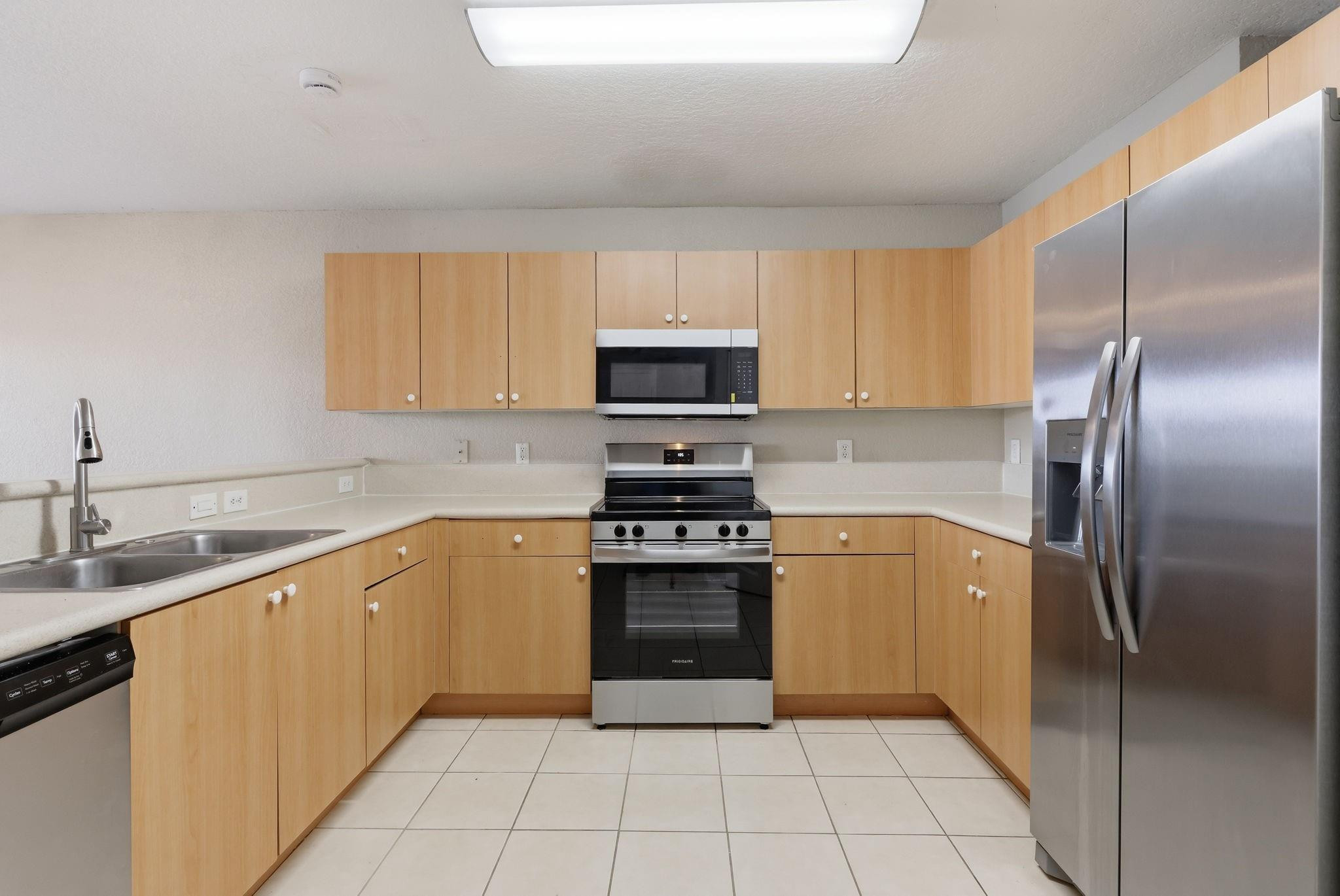 836 Imperial Lake Road West Palm Beach, FL 33413 - Photo 4 of 36 Photo 4