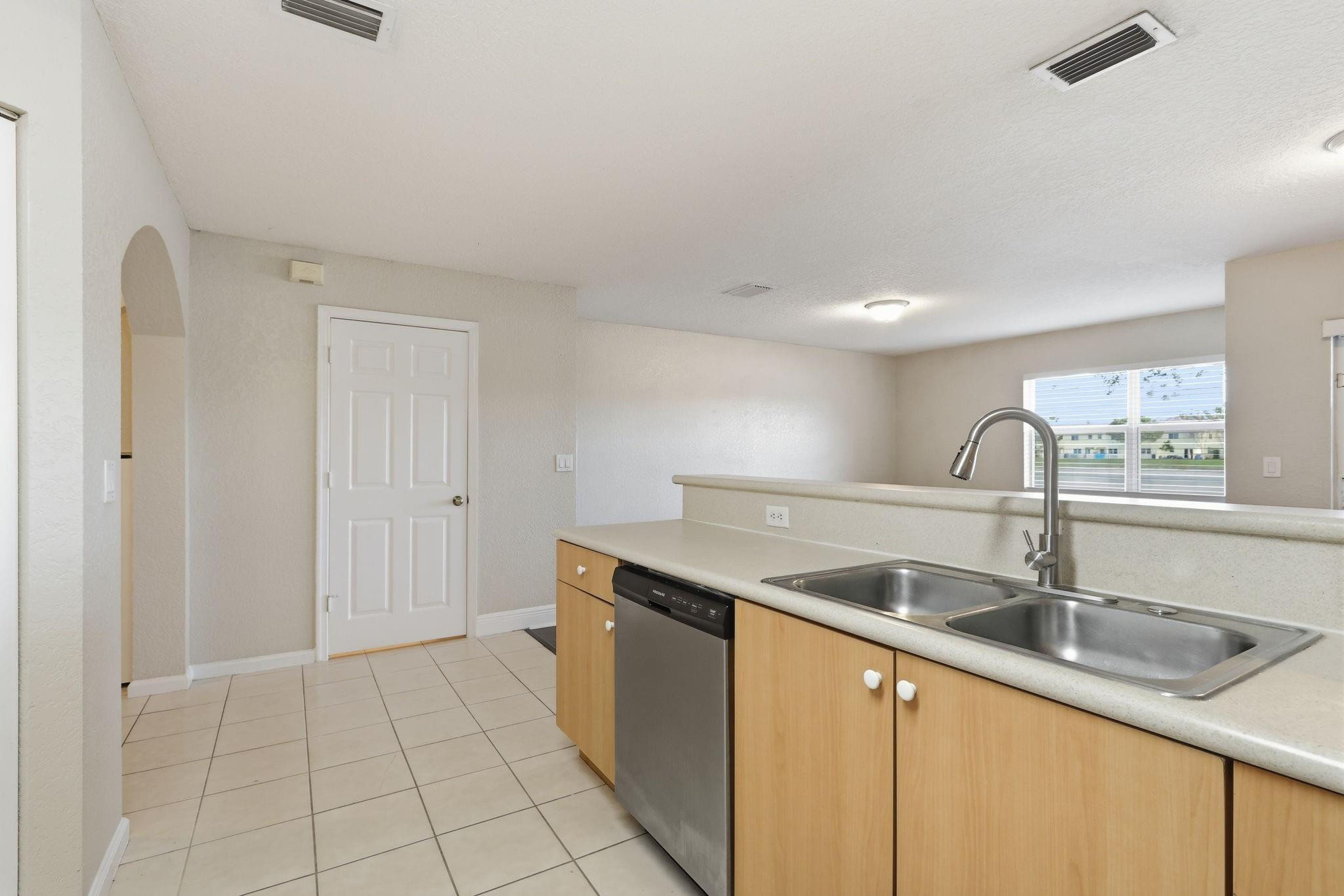 836 Imperial Lake Road West Palm Beach, FL 33413 - Photo 6 of 36 Photo 6